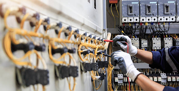 Professional Electrician technician working in Norfolk, NE